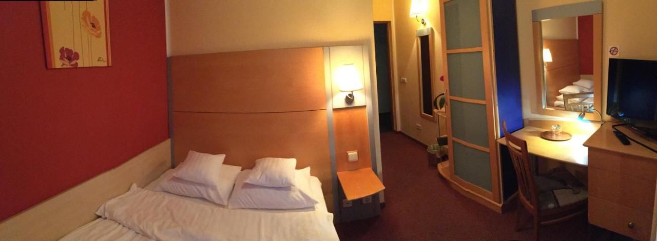 Отели типа «постель и завтрак» Hotel Omega Злоценец-8